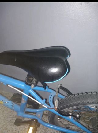 Bicicleta azul B'TWIN
