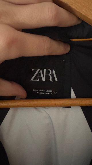 Abrigo Zara Amarillo y Negro