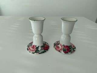 2 Candelabri in Porcellana Portoghese con Fiori