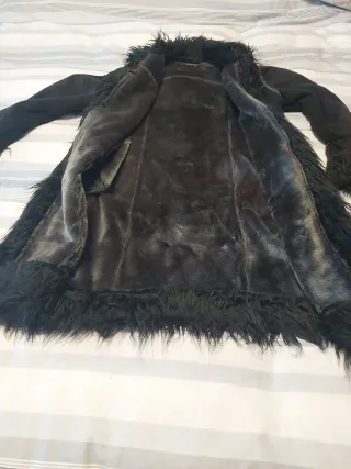 Abrigo negro con pelo