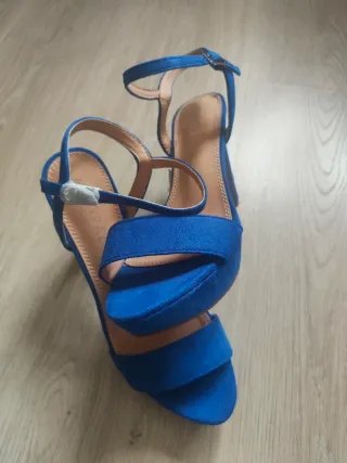 Sandalias NUEVAS tacón plataforma azulón 38