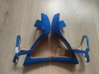 Sandalias NUEVAS tacón plataforma azulón 38