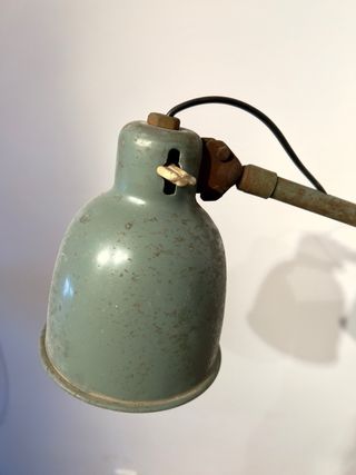 Lampada da tavolo industriale