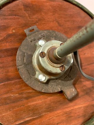 Lampada da tavolo industriale