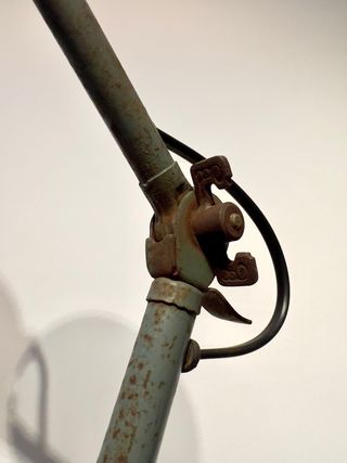 Lampada da tavolo industriale