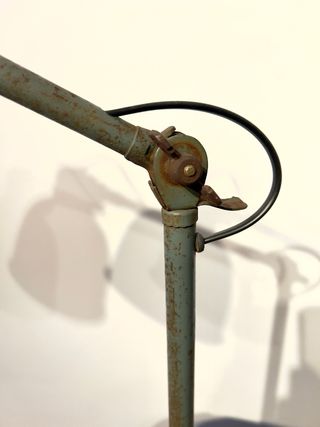 Lampada da tavolo industriale