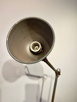 Lampada da tavolo industriale