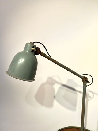 Lampada da tavolo industriale