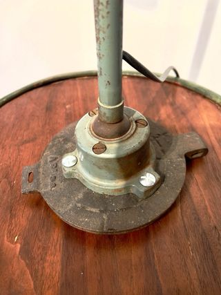 Lampada da tavolo industriale