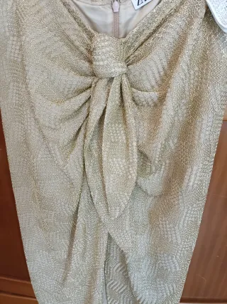 Falda Zara dorada con nudo