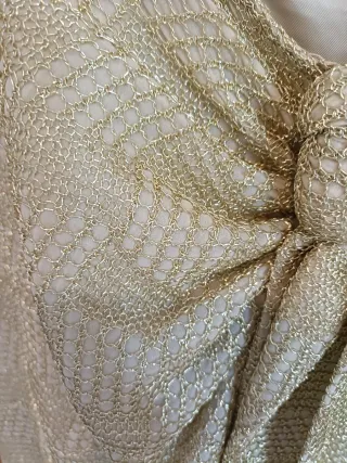 Falda Zara dorada con nudo