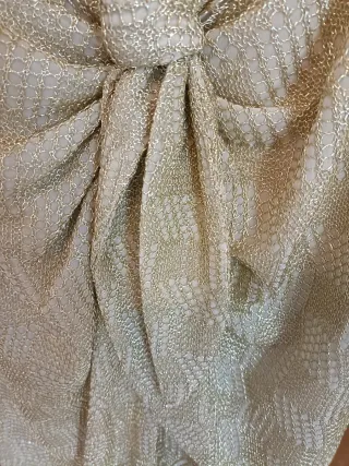 Falda Zara dorada con nudo