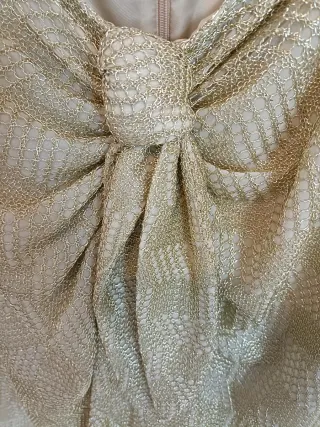 Falda Zara dorada con nudo