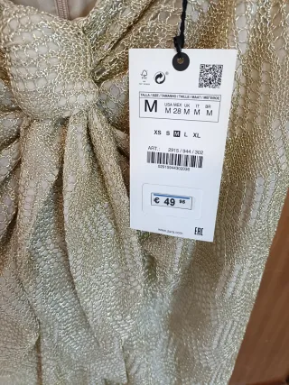 Falda Zara dorada con nudo