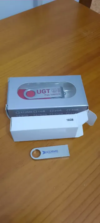 2 Pendrives uno Metálico Hi-Idea 4GB y otro de 16G