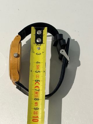 Reloj de madera con correa de piel