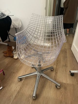 Sedia da ufficio trasparente con base argentata