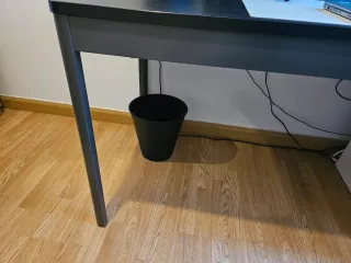 Escritorio de madera y metal