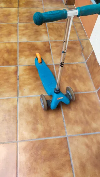 Patinete infantil 3 ruedas.