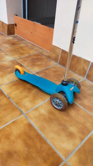 Patinete infantil 3 ruedas.