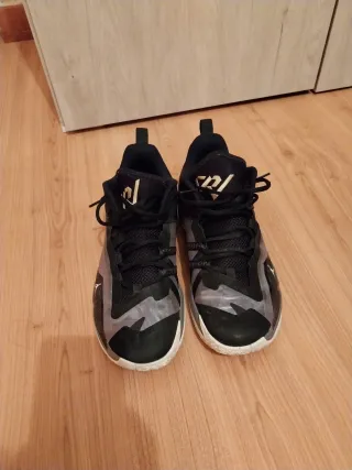 Zapatillas Jordan Negras y Grises