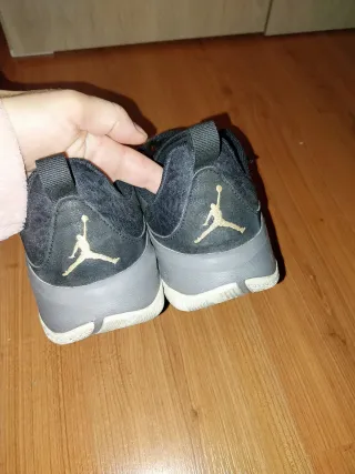 Zapatillas Jordan Negras y Grises