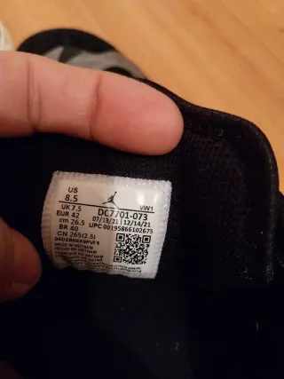 Zapatillas Jordan Negras y Grises