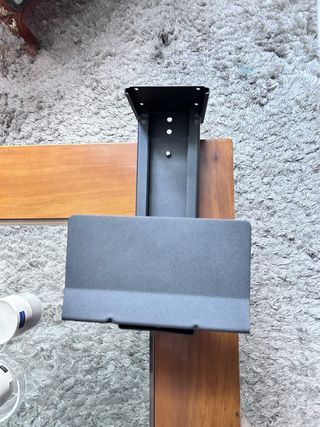 Supporto CPU regolabile sotto tavolo