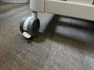 Cuna colecho con colchón y sábanas