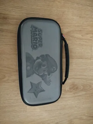 Custodia Nintendo Switch Super Mario quasi nuova
