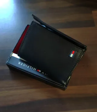 Portafogli Tommy Hilfiger in pelle nera