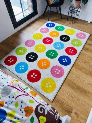 Alfombra infantil botones 133x195