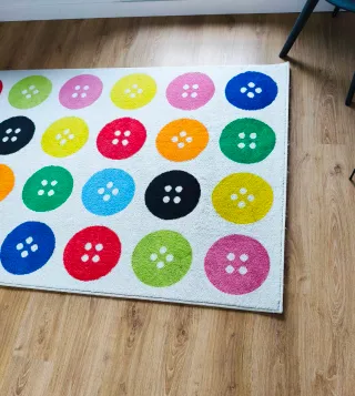 Alfombra infantil botones 133x195