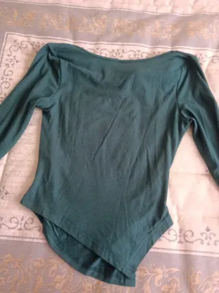 Blusa verde manga larga cuello drapeado