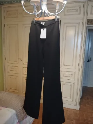 Pantalón negro pata ancha