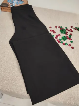 Pantalón negro pata ancha