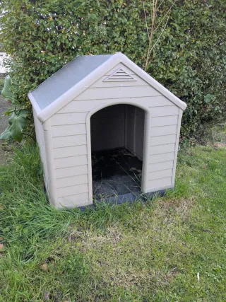 Caseta para perro beige y gris