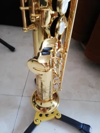 Saxofón Soprano Dorado