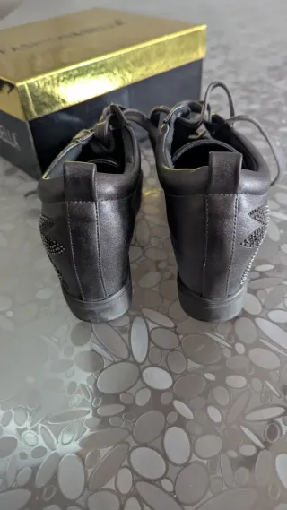 Zapatillas grises con pedrería