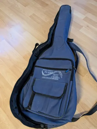 Guitarra Admira Infante Clásica con funda incluida