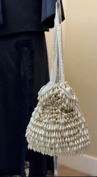 Bolso de fiesta perlas blancas y doradas