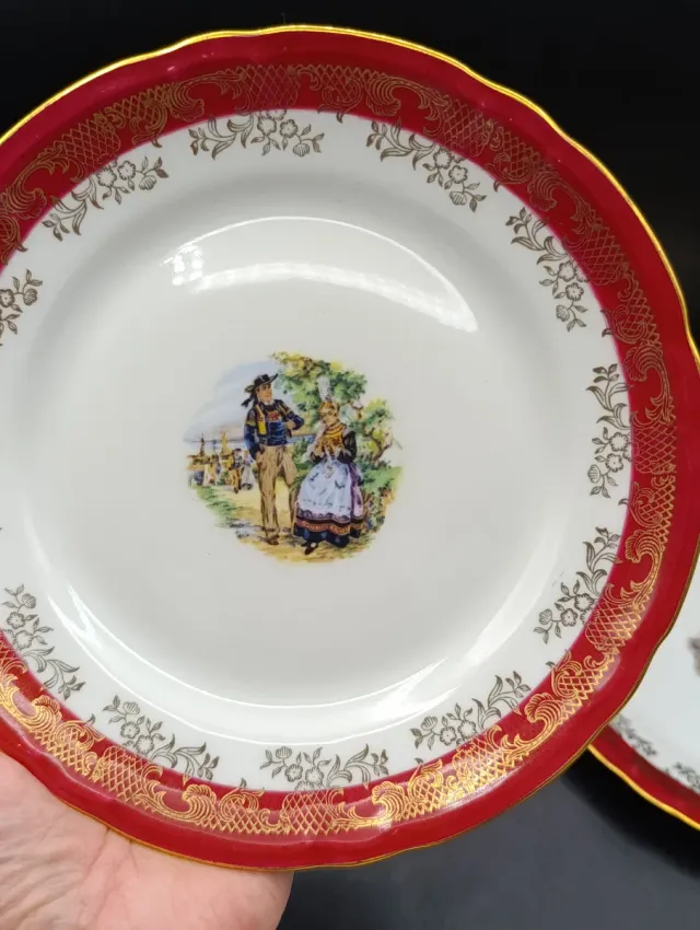 Set di piatti in porcellana francese CNP