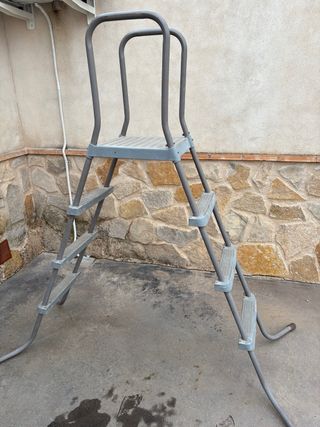 Escalera Bestway Piscina 180cm