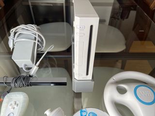 Nintendo Wii + Mario Kart Wii + Accesorios