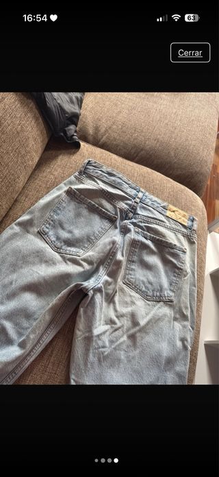 Pantalón vaquero ancho desgastado