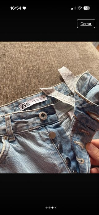 Pantalón vaquero ancho desgastado