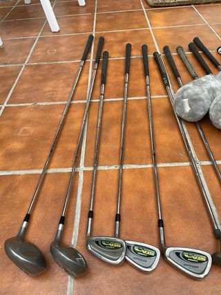 Estuche MacGregor vintage y palos de golf (11)