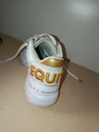 Zapatillas Nike Lebron NXXT Gen Ampd Oro Blanco