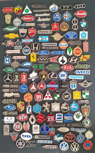 Nuovi portachiavi con anagrammi di auto e moto