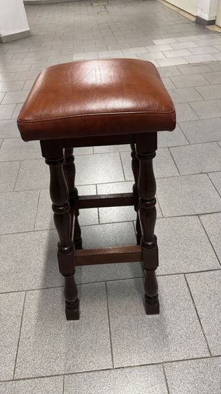 Bar de madeira maciça feito há 30 anos